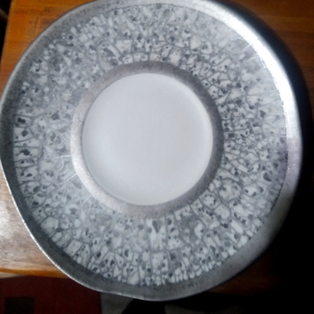 Michael Wainwright Amalfi Platinum Pottery dessert plates.  6.5" Set of 6.